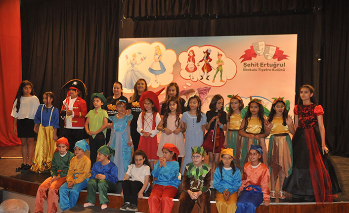 Şehit Ertuğrul İlkokulu Tiyatro Kulübü, her yıl olduğu gibi yine güzel bir oyunu sahneledi