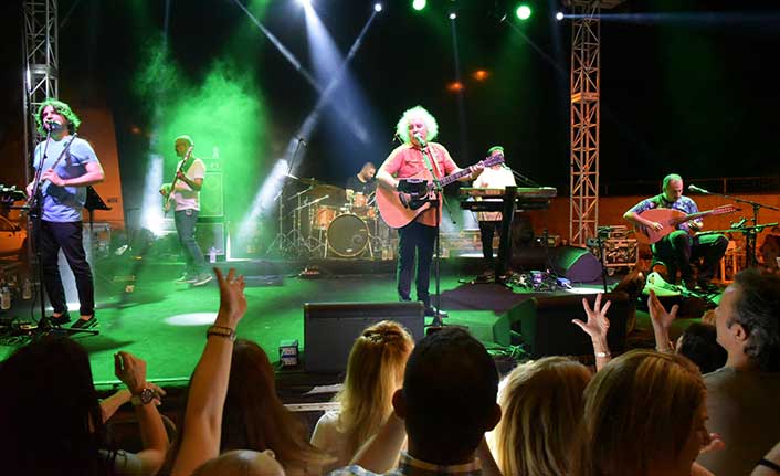 Yeni Türkü, Lefkoşa’nın Surlariçi’nde konser verdi