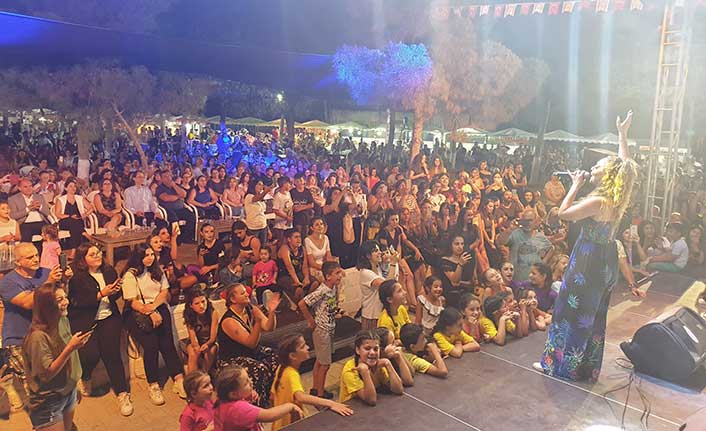 Ziynet Sali, doğduğu yer olan Dilekkaya'da ilki düzenlenen Hellim Festivaline katıldı