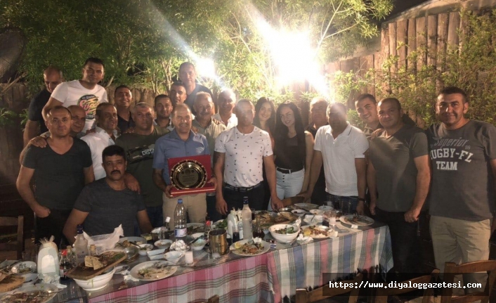 Demirhan Polis Çavuşu İsmet Oktaçlı’nın emekliye ayrılması dolayısıyla arkadaşları veda yemeği düzenledi