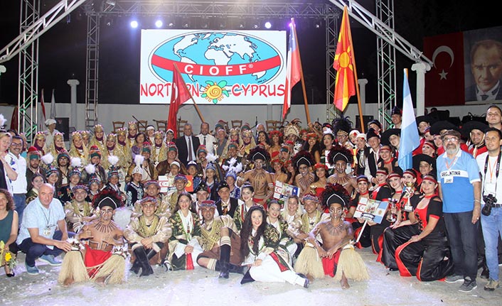 Diyalog TV’den naklen yayınlanan İskele’deki Uluslararası Halk Dansları Festivali renkli görüntülere ev sahipliği yaptı
