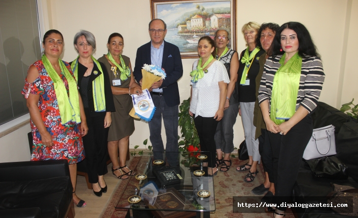 Güzelyurt Yeşilada Lions Kulübü ve Alsancak Maremonte Lions Kulübü’nün başkan ve yönetim kurulu üyeleri Diyalog Medya’yı ziyaret etti