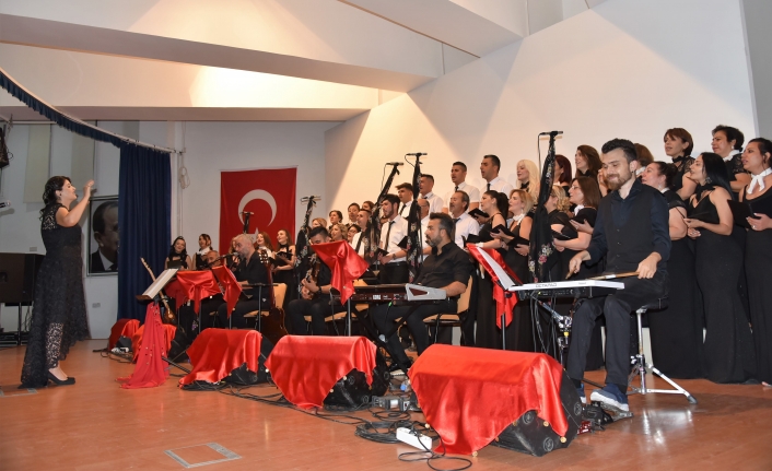 Lefkoşa Belediye Orkestrası “Sevdamızdır Türküler” konseri verdi