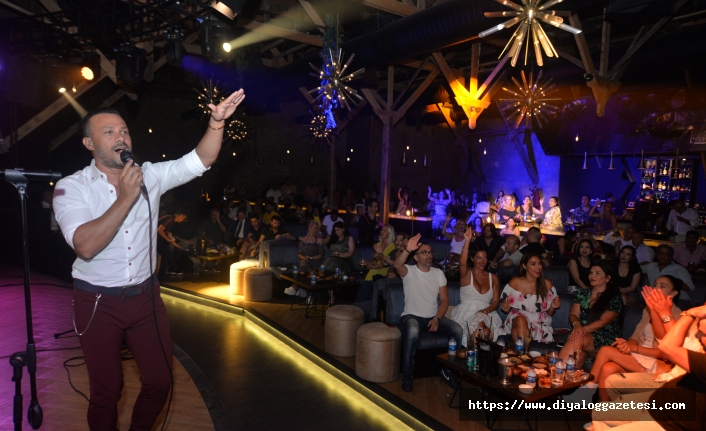 Merit Park Hotel’in popüler eğlence mekânı Letafet Lounge Bar’da büyük coşku yaşandı