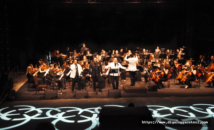 Bodrum’da, Murat Karahan, Hakan Aysev ve Efe Kışlalı'dan oluşan üç tenor konser verdi