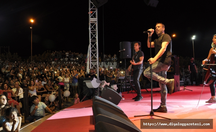 Pulya Festivali’nin finalinde sahne alan Haluk Levent, muhteşem bir konsere imza attı