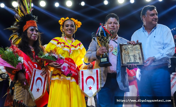 Uluslararası Halk Dansları Festivali kapsamında En İyi Geleneksel Kostüm Yarışması düzenlendi