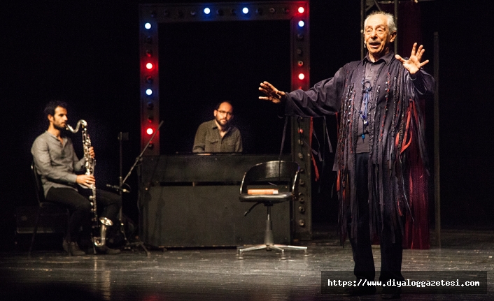 Bu yıl 17’ncisi düzenlenen Kıbrıs Tiyatro Festivali, Genco Erkal’ın tek kişilik oyunu ile başladı