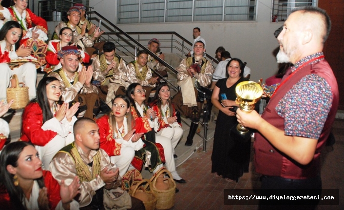 İskele Belediyesi Halk Dansları Topluluğu, Balçova’da düzenlenen festivalde KKTC’yi başarıyla temsil etti
