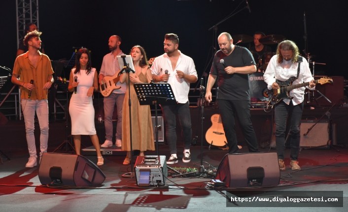 Kıbrıslı sanatçılar 9. Kültür Sanat Günleri kapsamında sahne aldı