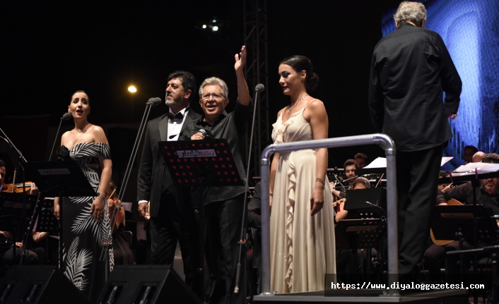 Zülfü Livaneli yıllar sonra Hatay’da konser verdi