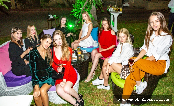 ‘Top Model of North Cyprus’ yarışmasına katılan güzeller, Habanos Club’ta düzenlenen partiye katıldı