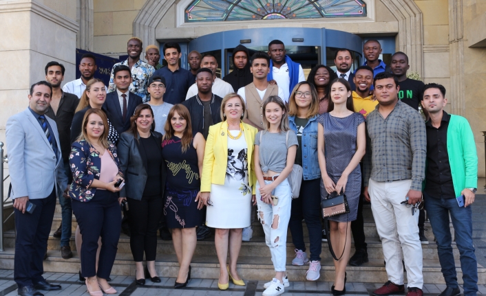 Kıbrıs İlim Üniversitesi öğrencileri Mine Gürses’ten mesleğin incelikleri hakkında bilgiler aldı