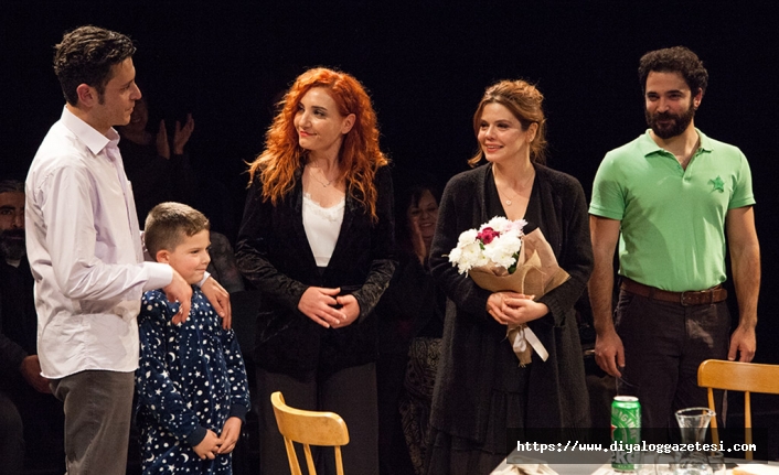 Lefkoşa Belediye Tiyatrosu  yeni oyununun prömiyerini Bandabuliya Sahnesi’nde gerçekleştirdi