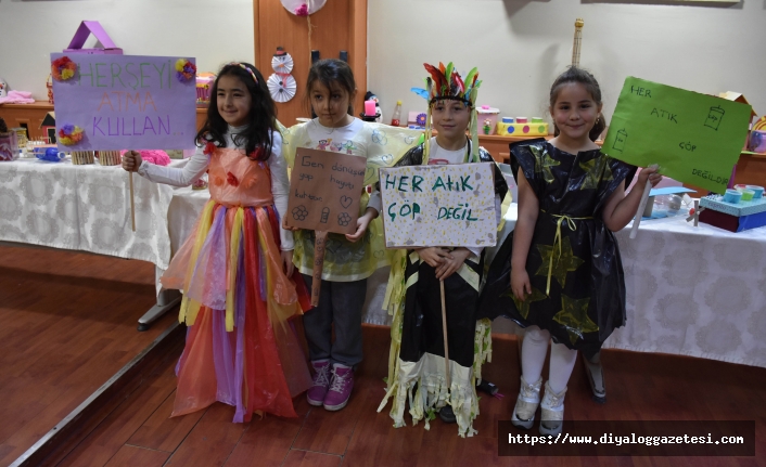 Ordu'da geri dönüşüme dikkati çekmek amacıyla bir ilkokulda defile düzenlendi