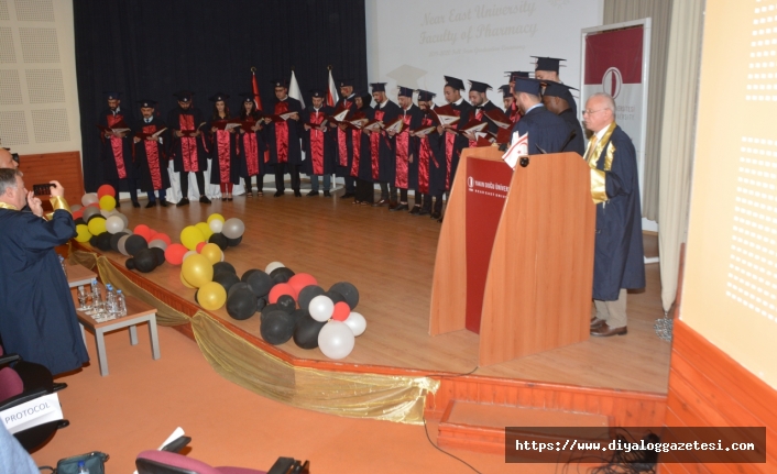 YDÜ Eczacılık Fakültesi Güz Dönemi mezunları, diplomalarını aldı