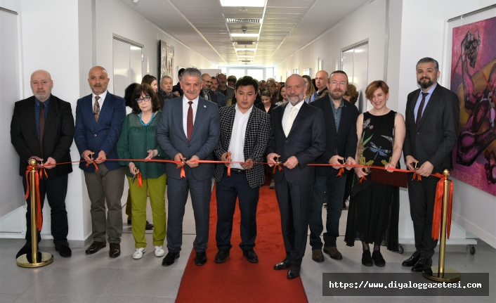 Kazakistanlı sanatçıların sergileri ziyarete açıldı