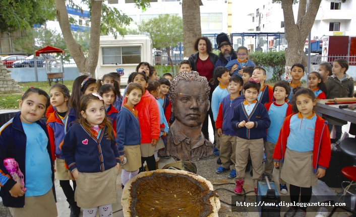 Öğrenciler 4’üncü Sanat Festivali kapsamında, resim sanatçılarının eserlerini izledi