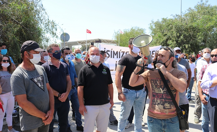 Güney'de çalışanlar eylem yaptı - Diyalog Gazetesi - Kıbrıs'ta ...