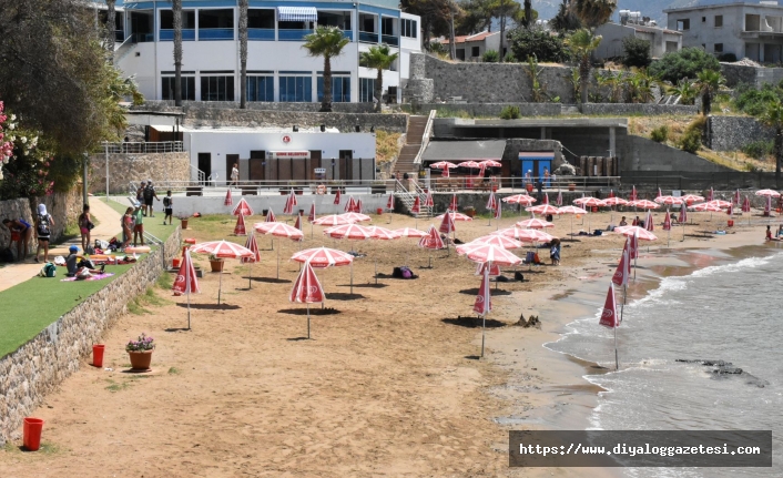 Girne’de plajlar temiz