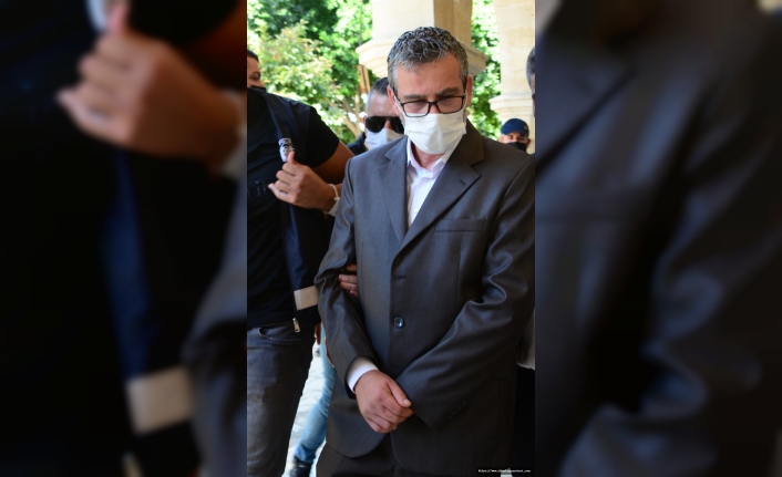 Yargıcın karşısına ‘damat’ gibi çıktı