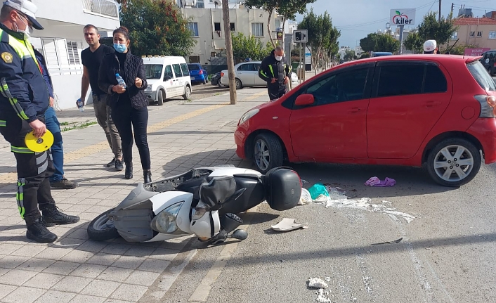 Hızını alamayıp motosiklete çarptı