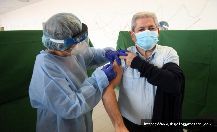 Güney Kıbrıs’ta 210 bin 576 aşı yapıldı