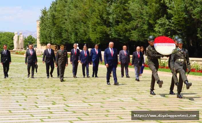 Atatürk’ün ilkeleri rehberimiz