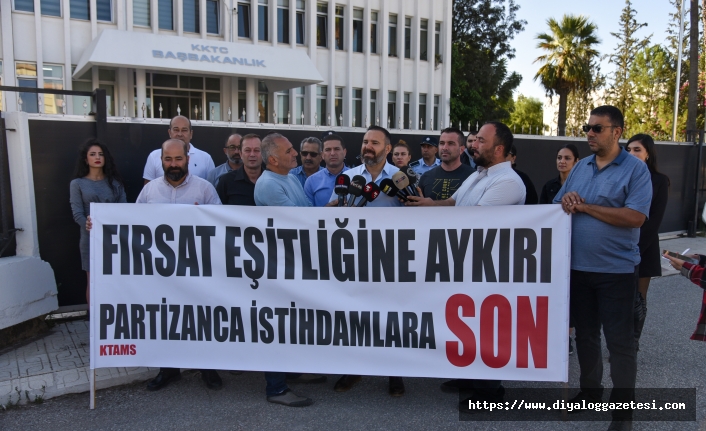 Hükümet protesto edildi