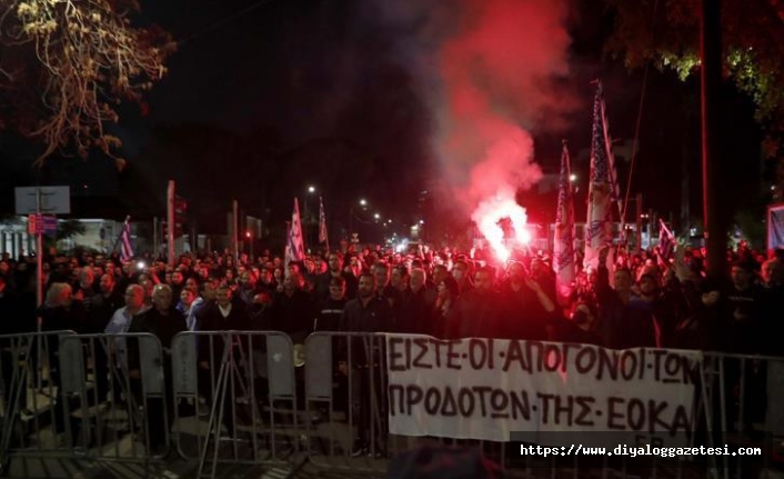 ‘Haydutlar meclis önünde’