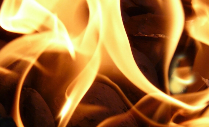 Gazimağusa'da yangında panik yaşadı kendini boşluğa bıraktı