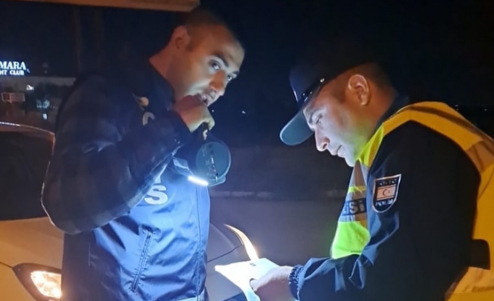 Polis araçları detaylı olarak  denetledi..