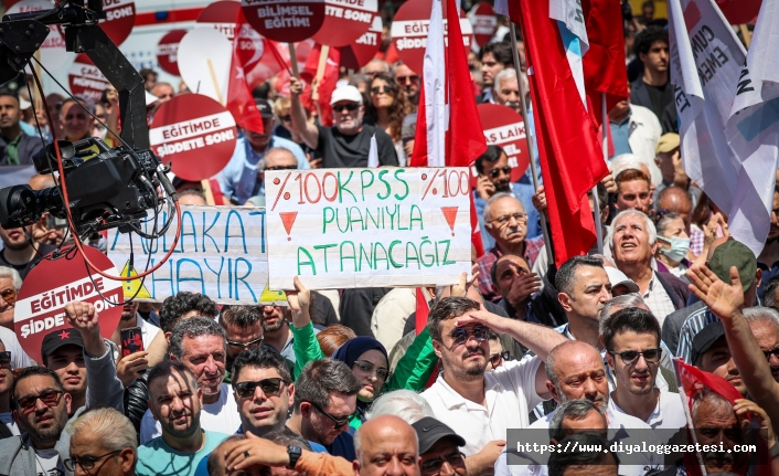Eğitimciler meydanda