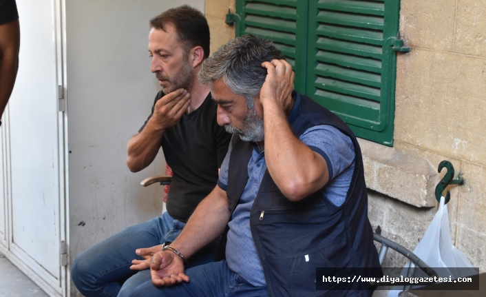 Şoförü de yaktı