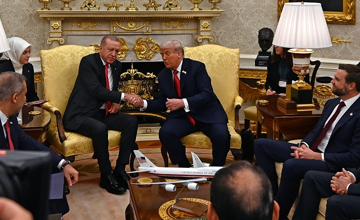Dünya bu zirveyi izledi
