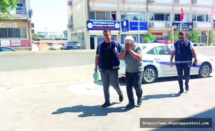 Eski şifresini kullandı
