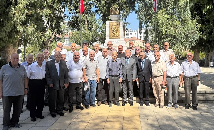 Plaket takdim edildi