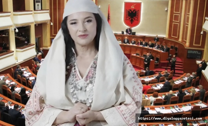 Siyasi tarihe geçti