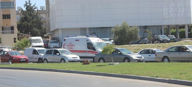 Ambulans rehin kaldı 