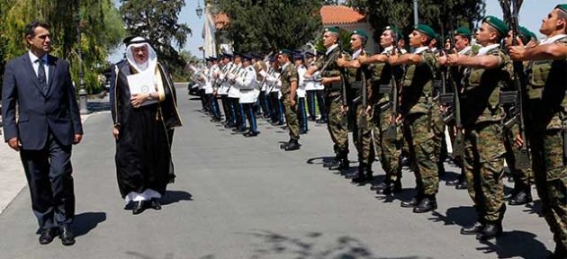 Askeri törenle karşılandılar