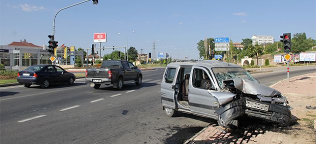 Bahçe duvarına çarptı