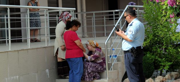 Balkondan düşen kadın öldü