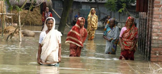 Bangladeş'te 50 köyü su basti