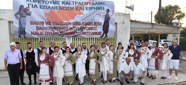 Barış şarkıları söylendi