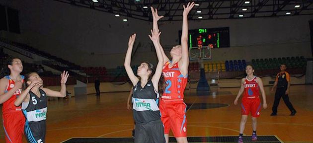 Bayanlarda ilk finalist Levent Spor