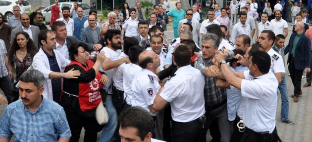 Bayılanlar oldu