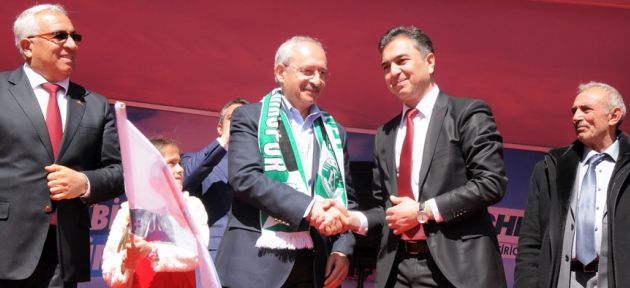 ‘Bizi bölmek istiyor’