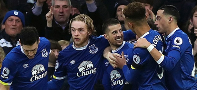 Everton City'yi sahadan sildi