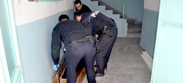 Cesedi halıya sardılar