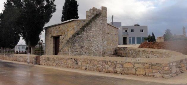  Denya’daki tarihi  cami kundaklandı
